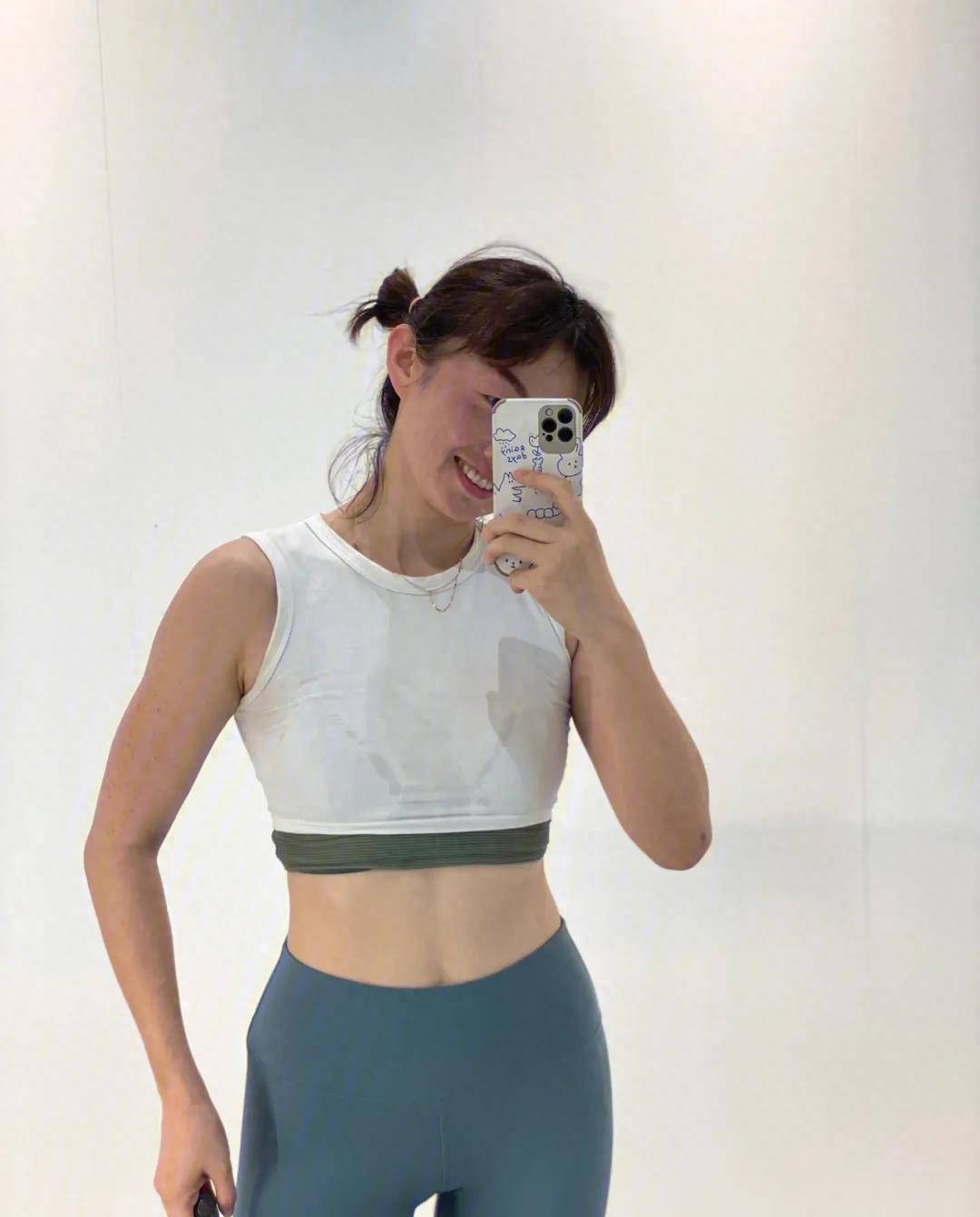 f6福鹿会：穿上就变高质地男性Lululemon成更适合“中邦男宝”的瑜伽裤？(图9)