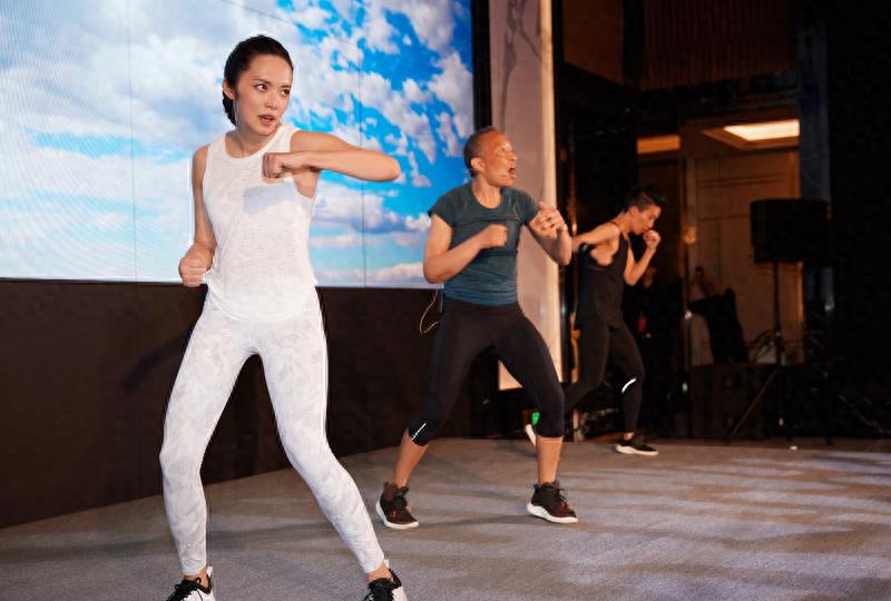 f6福鹿会：穿上就变高质地男性Lululemon成更适合“中邦男宝”的瑜伽裤？(图10)