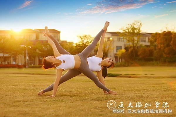瑜伽老师培训学费寻常众少钱(图1)